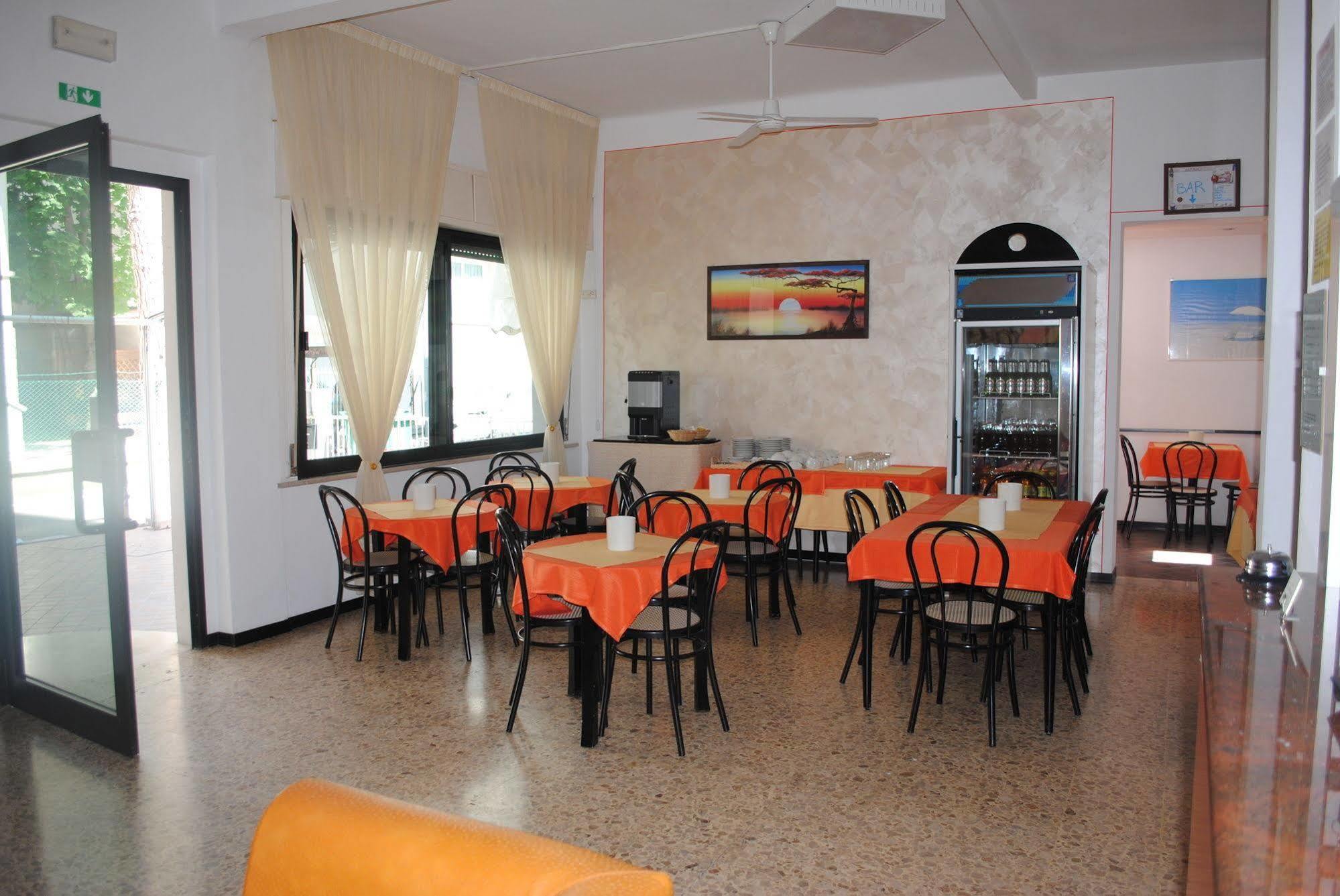 Hotel Pigalle Rimini Dış mekan fotoğraf